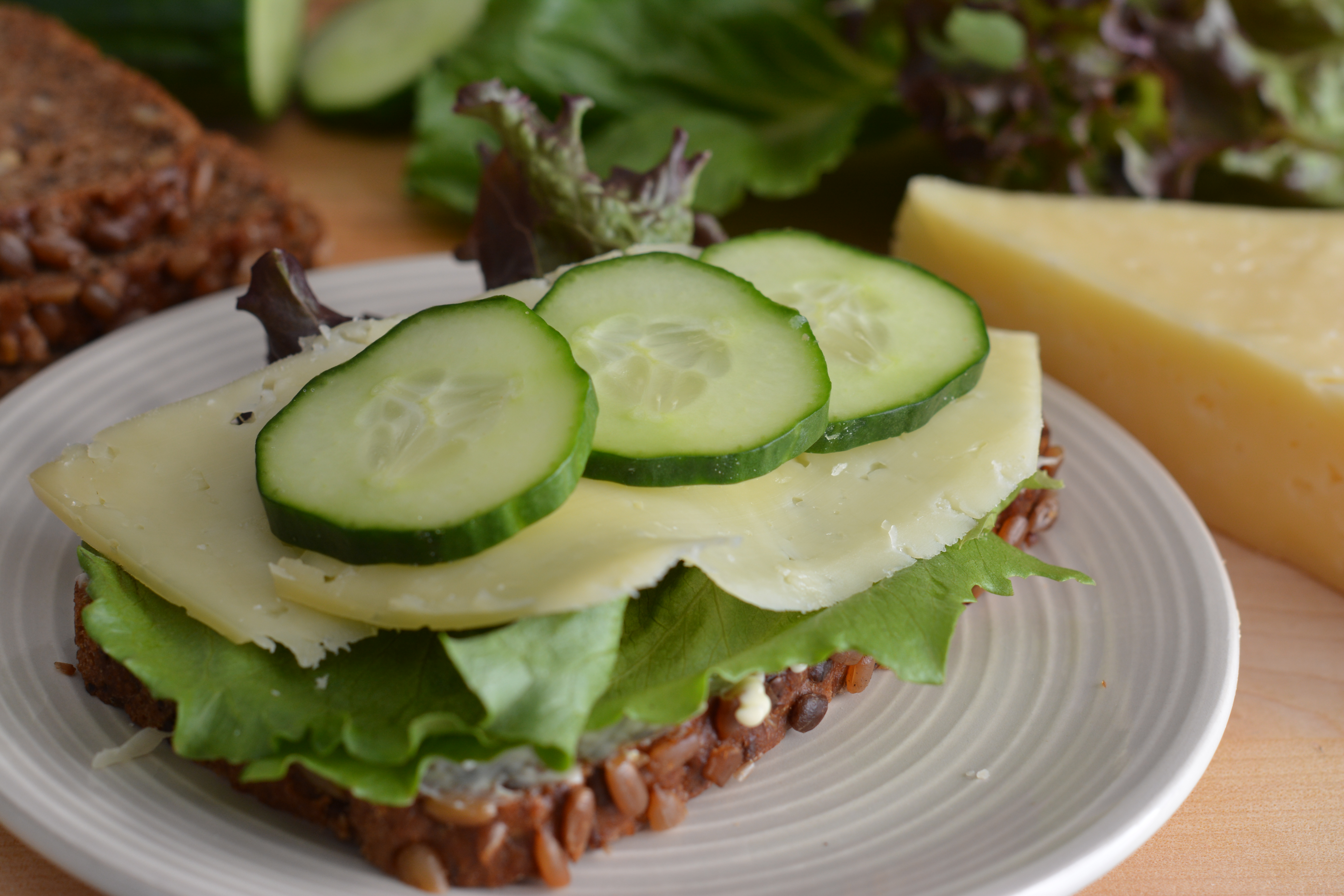 Smorgas Med Sallad, Ost Och Gurka