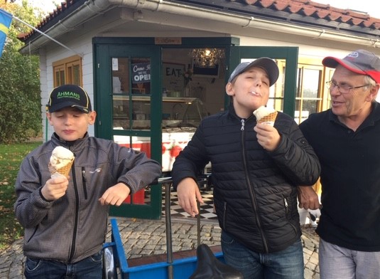 Adamoerik Denna video är textad.